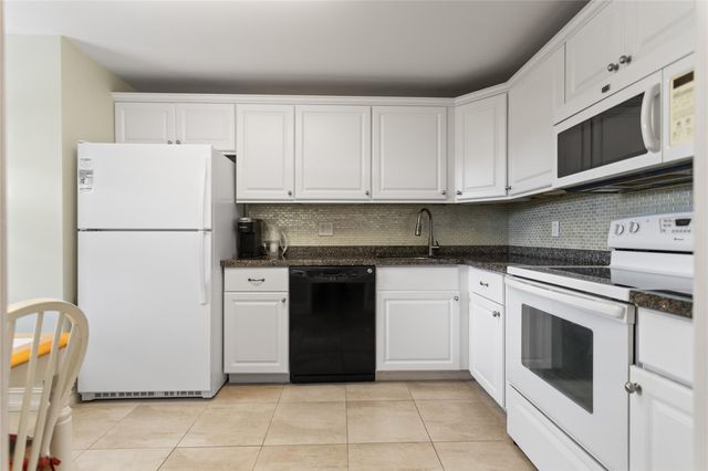 4015 W Palm Aire Dr 304, Pompano Beach, FL 33069