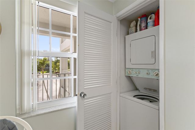 4015 W Palm Aire Dr 304, Pompano Beach, FL 33069