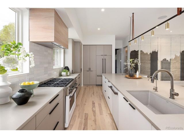 2560 Newcombe Way, Lakewood, CO 80215