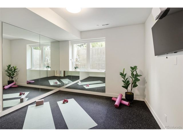 2560 Newcombe Way, Lakewood, CO 80215