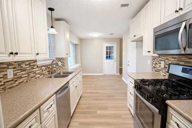 3618 Raindrops Road, Pasadena, TX 77505