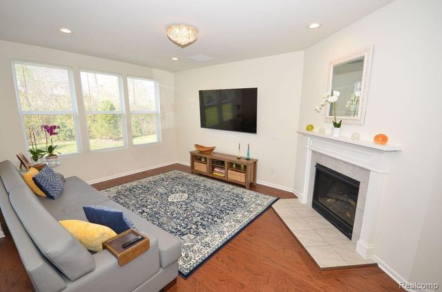 24823 Ivy, Novi, MI 48375