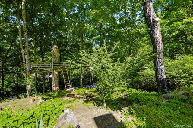 4 N Ledge Loop, Croton-on-hudson, NY 10520