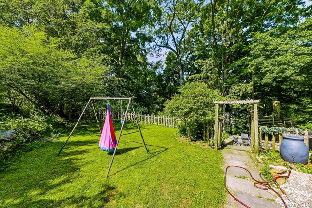 4 N Ledge Loop, Croton-on-hudson, NY 10520
