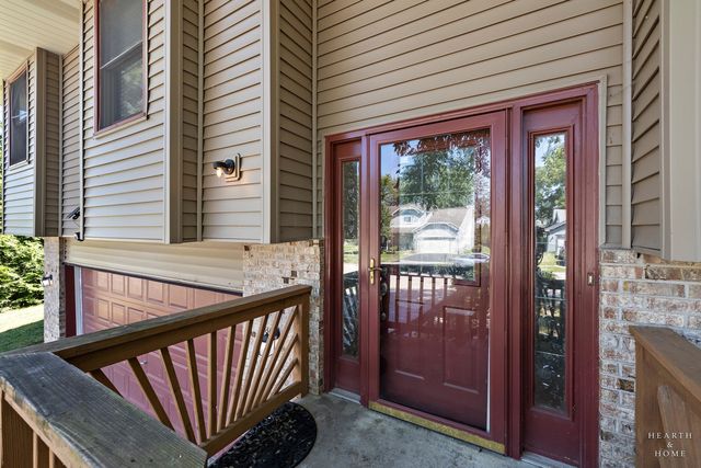 558 Barbary Lane, Woodstock, IL 60098