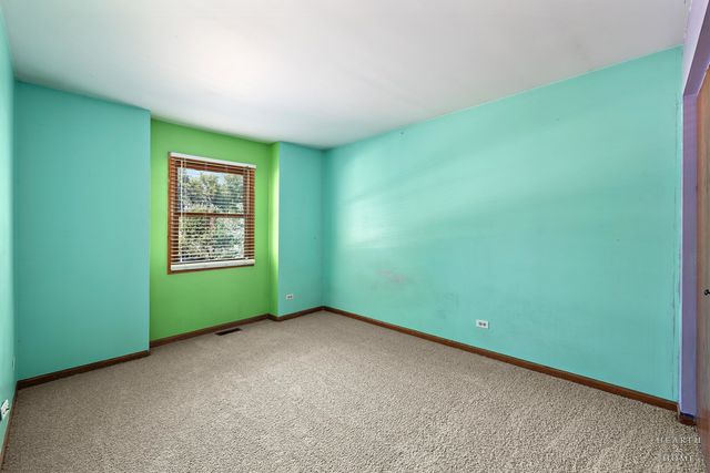 558 Barbary Lane, Woodstock, IL 60098