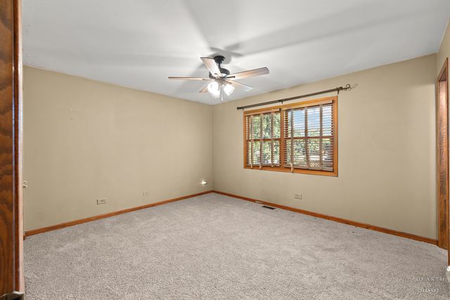 558 Barbary Lane, Woodstock, IL 60098