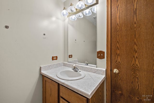 558 Barbary Lane, Woodstock, IL 60098