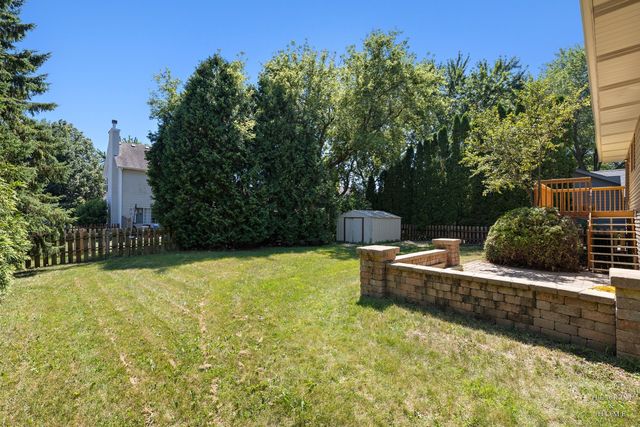 558 Barbary Lane, Woodstock, IL 60098