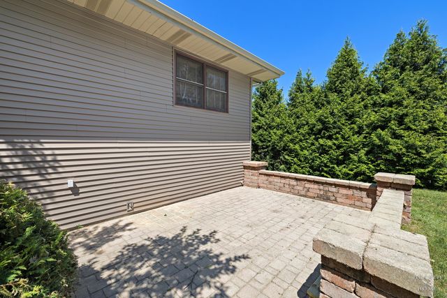 558 Barbary Lane, Woodstock, IL 60098