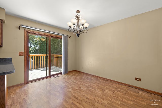 558 Barbary Lane, Woodstock, IL 60098