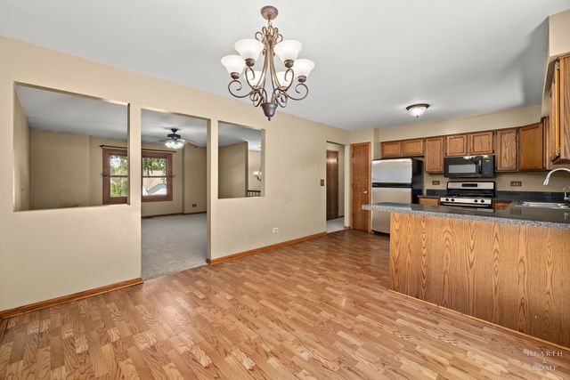 558 Barbary Lane, Woodstock, IL 60098