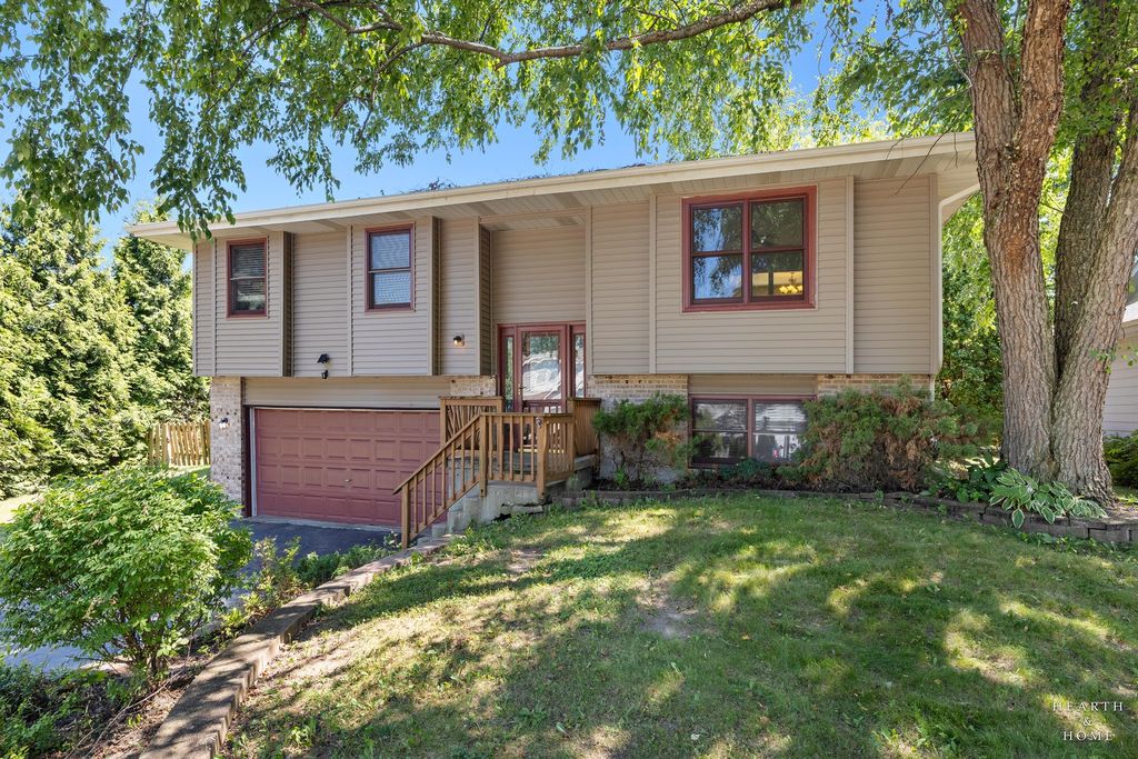 558 Barbary Lane, Woodstock, IL 60098