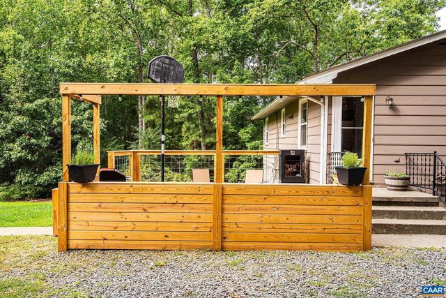 2625 MARTIN KINGS RD, Scottsville, VA 24590