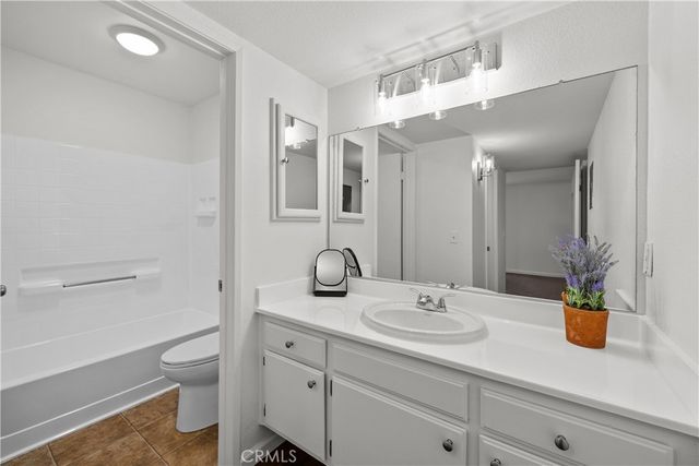 24465 Valle Del Oro 101, Newhall, CA 91321