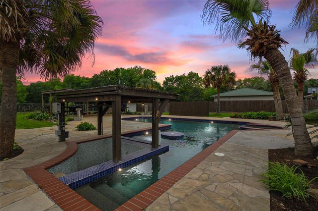 2204 Airline Drive, Friendswood, TX 77546