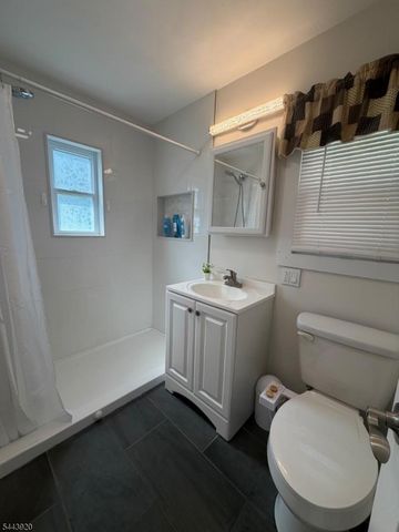 15 Kentucky Ave, Jefferson Twp., NJ 07849