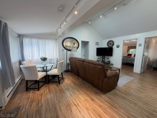 15 Kentucky Ave, Jefferson Twp., NJ 07849