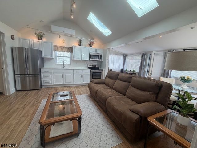 15 Kentucky Ave, Jefferson Twp., NJ 07849