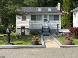 15 Kentucky Ave, Jefferson Twp., NJ 07849