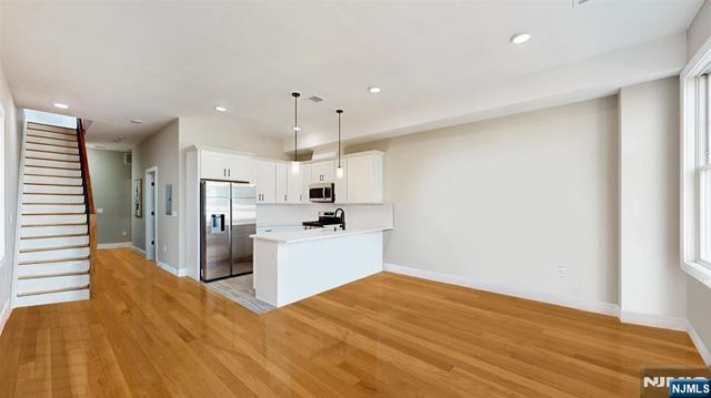 40 Wright Avenue, Jersey City, NJ 07306