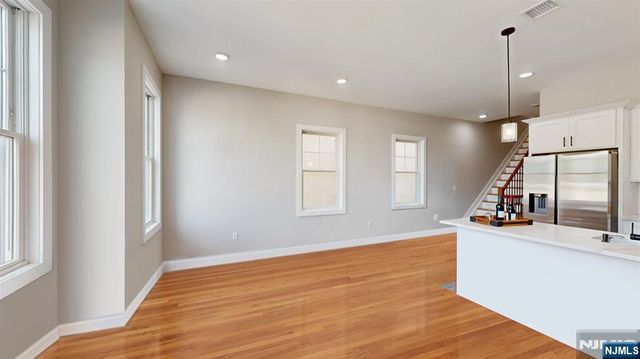 40 Wright Avenue, Jersey City, NJ 07306