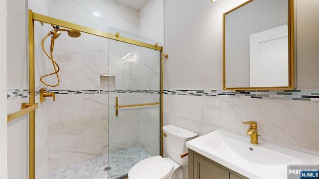 40 Wright Avenue, Jersey City, NJ 07306