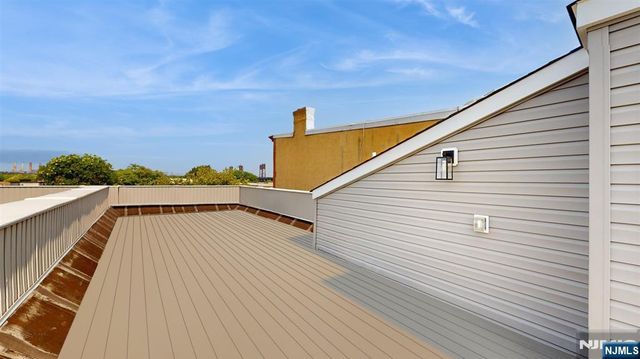 40 Wright Avenue, Jersey City, NJ 07306