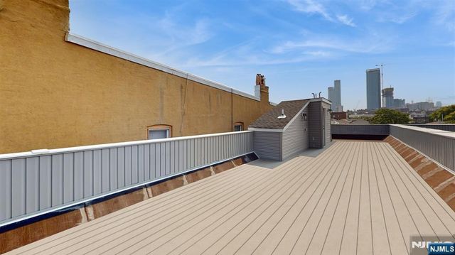 40 Wright Avenue, Jersey City, NJ 07306