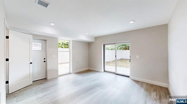 40 Wright Avenue, Jersey City, NJ 07306