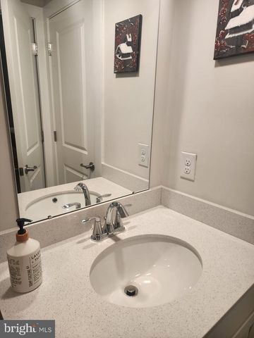 98 KING ST, Bensalem, PA 19020