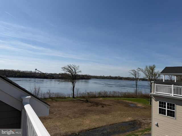 98 KING ST, Bensalem, PA 19020