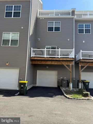 98 KING ST, Bensalem, PA 19020