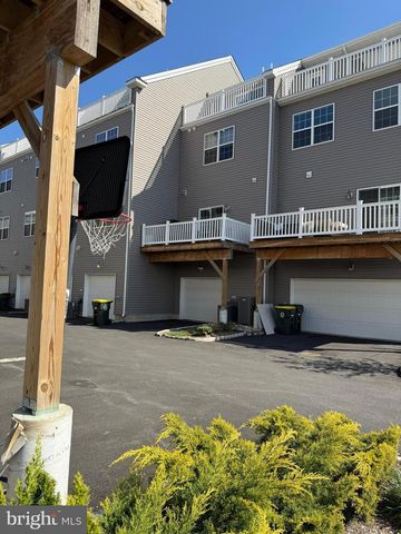 98 KING ST, Bensalem, PA 19020