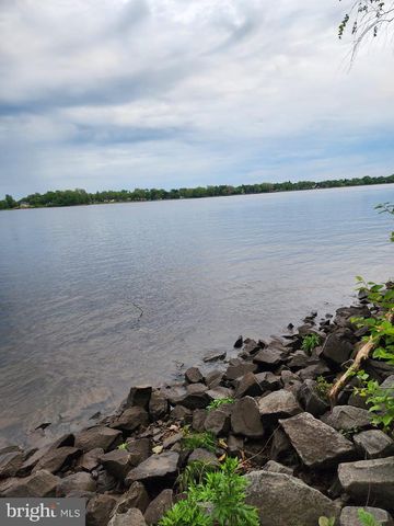 98 KING ST, Bensalem, PA 19020