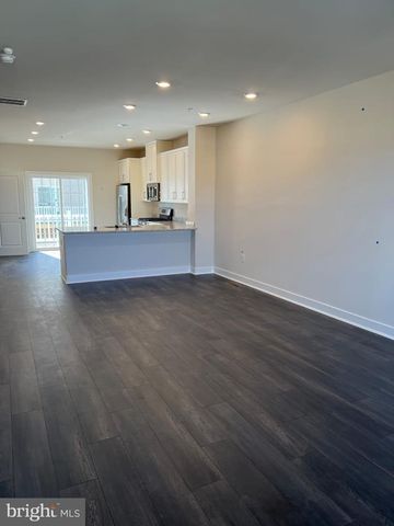 98 KING ST, Bensalem, PA 19020