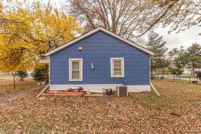 27620 Newcastle Street, Romulus, MI 48174