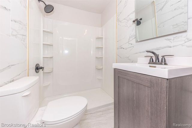 27620 Newcastle Street, Romulus, MI 48174