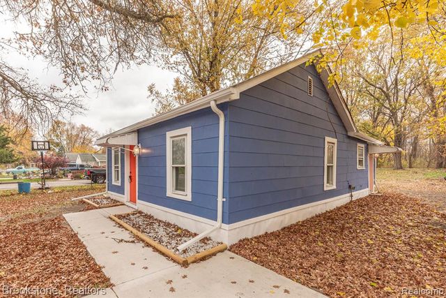 27620 Newcastle Street, Romulus, MI 48174