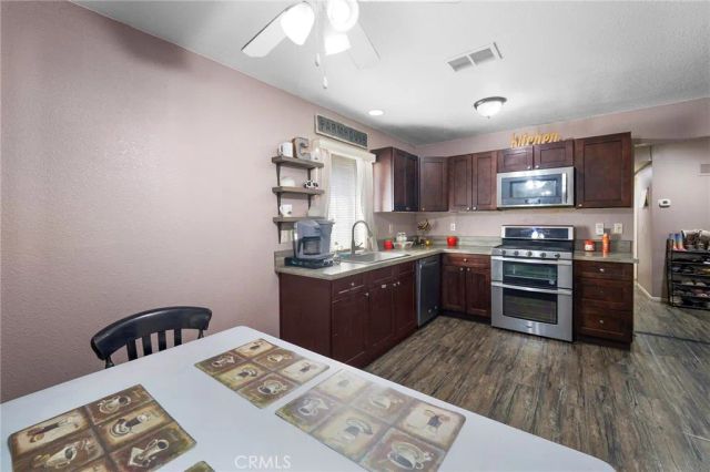 1056 Dahlia Court, Hemet, CA 92545