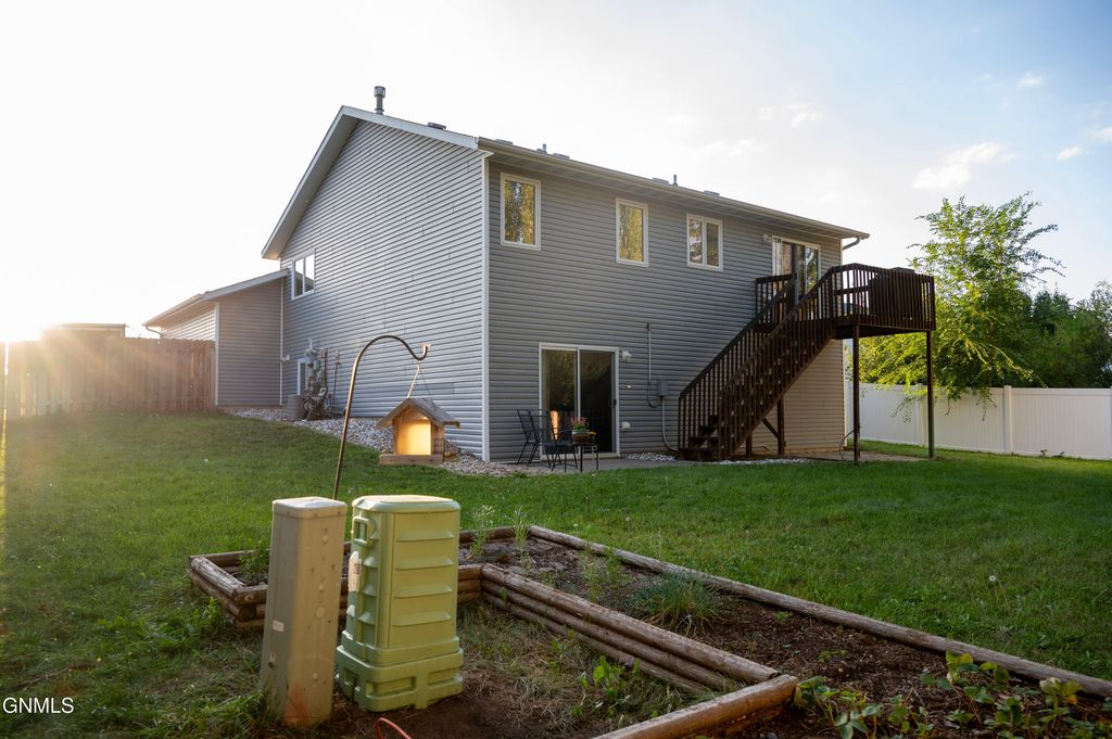 2708 10th Avenue SE, Mandan, ND 58554 photo 2