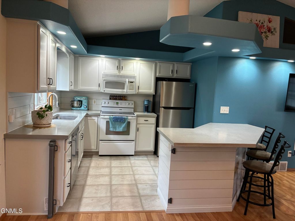 2708 10th Avenue SE, Mandan, ND 58554 photo 3