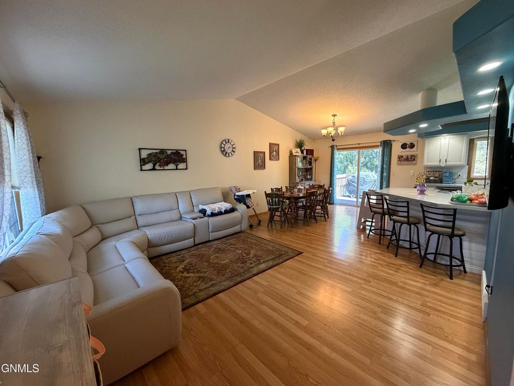 2708 10th Avenue SE, Mandan, ND 58554 photo 5