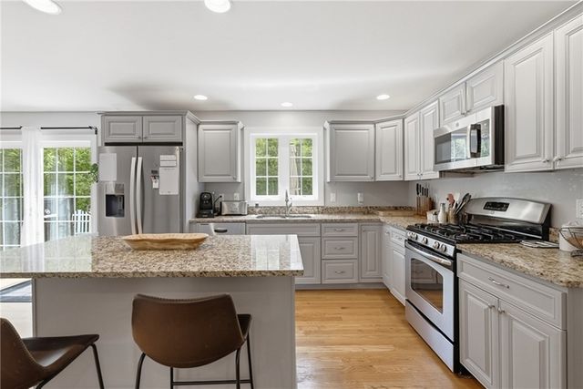 15 Souza Road, Tiverton, RI 02878