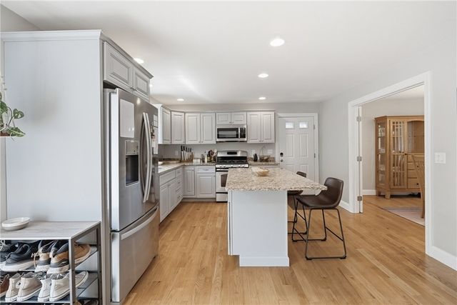 15 Souza Road, Tiverton, RI 02878