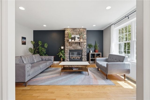 15 Souza Road, Tiverton, RI 02878