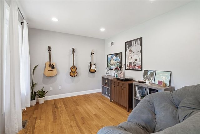 15 Souza Road, Tiverton, RI 02878