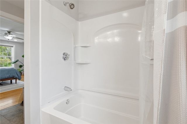 15 Souza Road, Tiverton, RI 02878