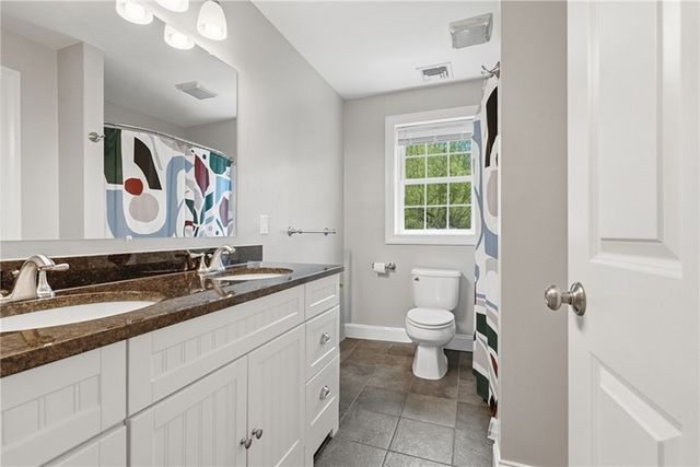 15 Souza Road, Tiverton, RI 02878