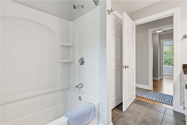 15 Souza Road, Tiverton, RI 02878